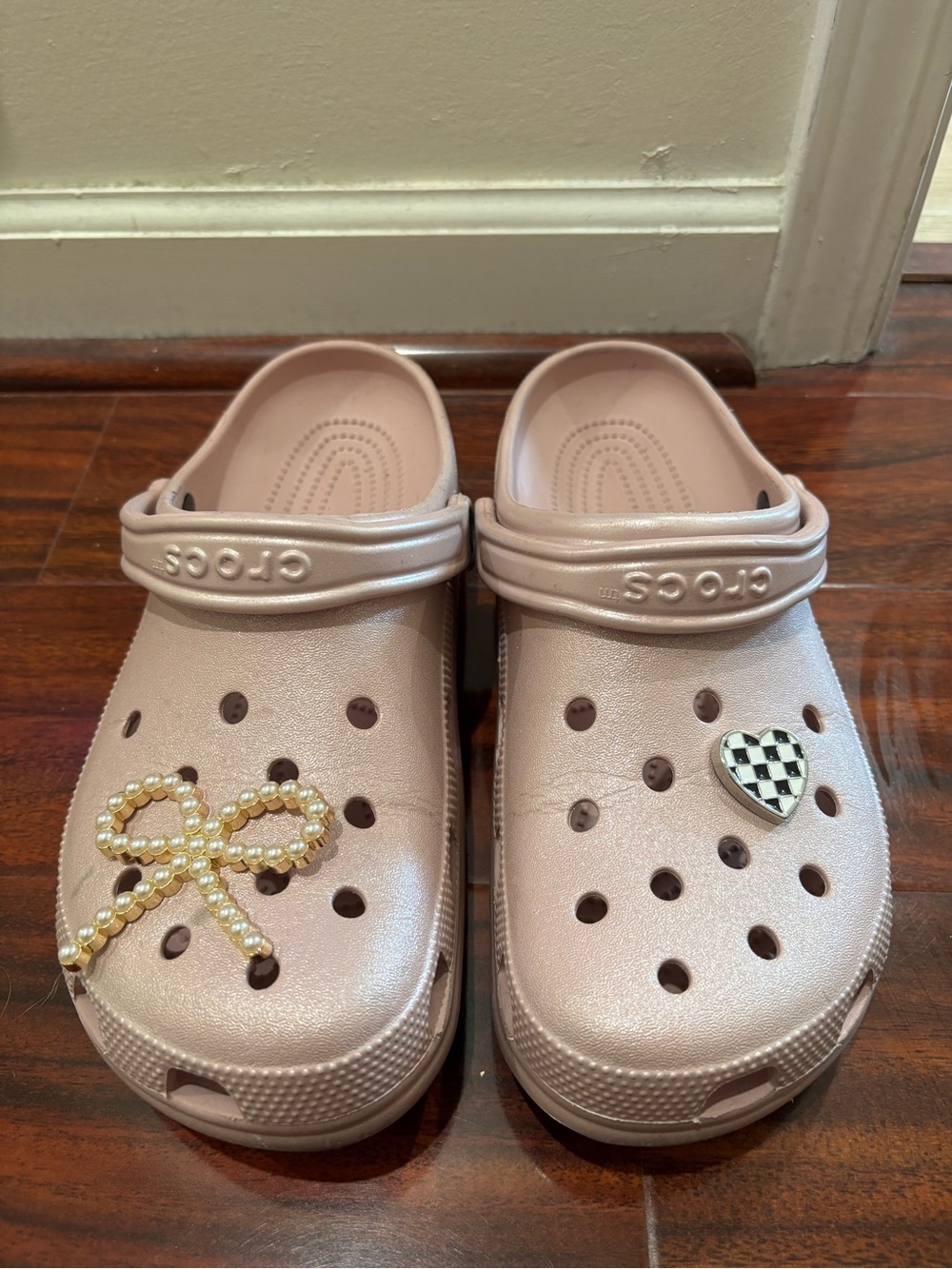 Crocs Classic Clog in Light Pink